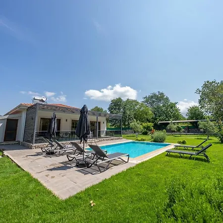 Kayakoy'de 6 Kisilik Genis Bahceli Villa *